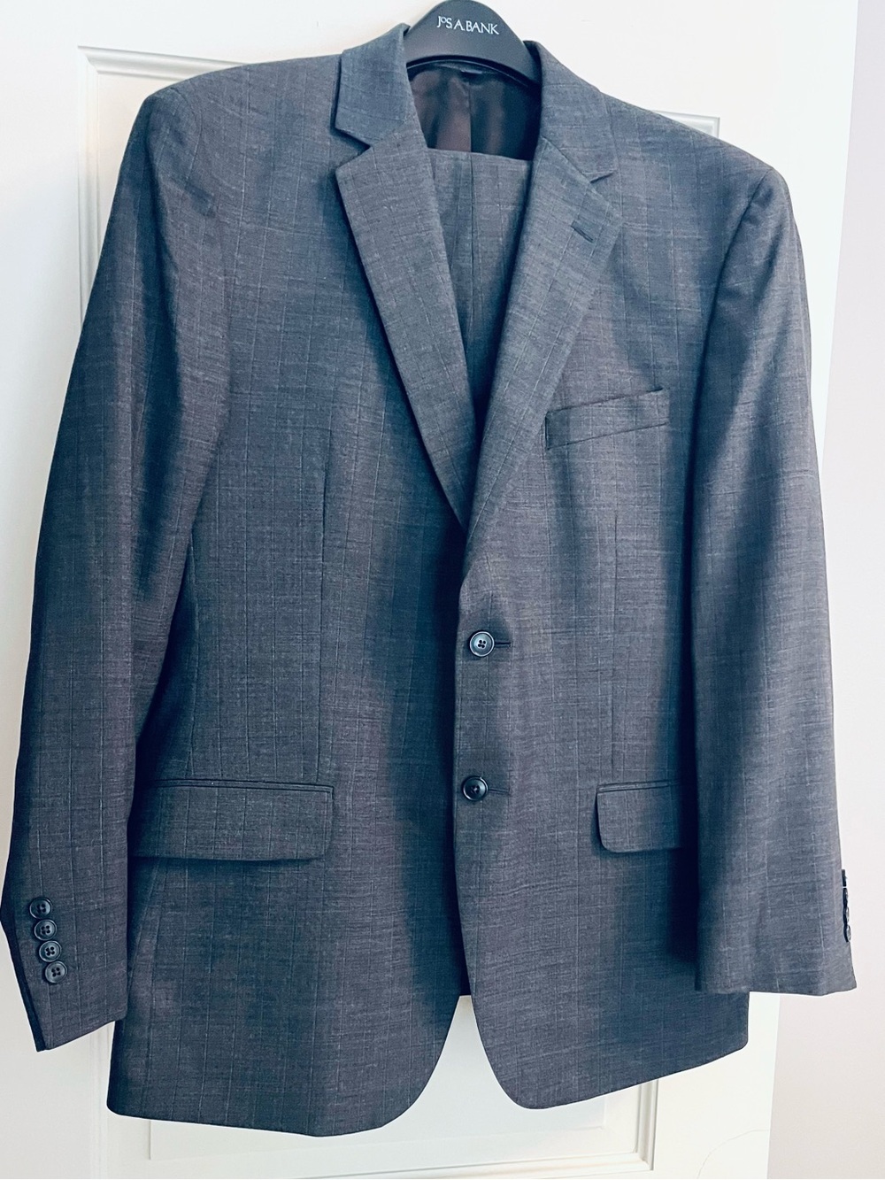 Jos. A. Bank Classic Gray Suit w/Pants EUC